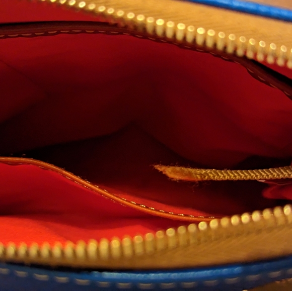 Dooney &‎ Bourke Crossbody in Pebble Grain Leather, Handbag with Adjustab straps - Picture 8 of 10